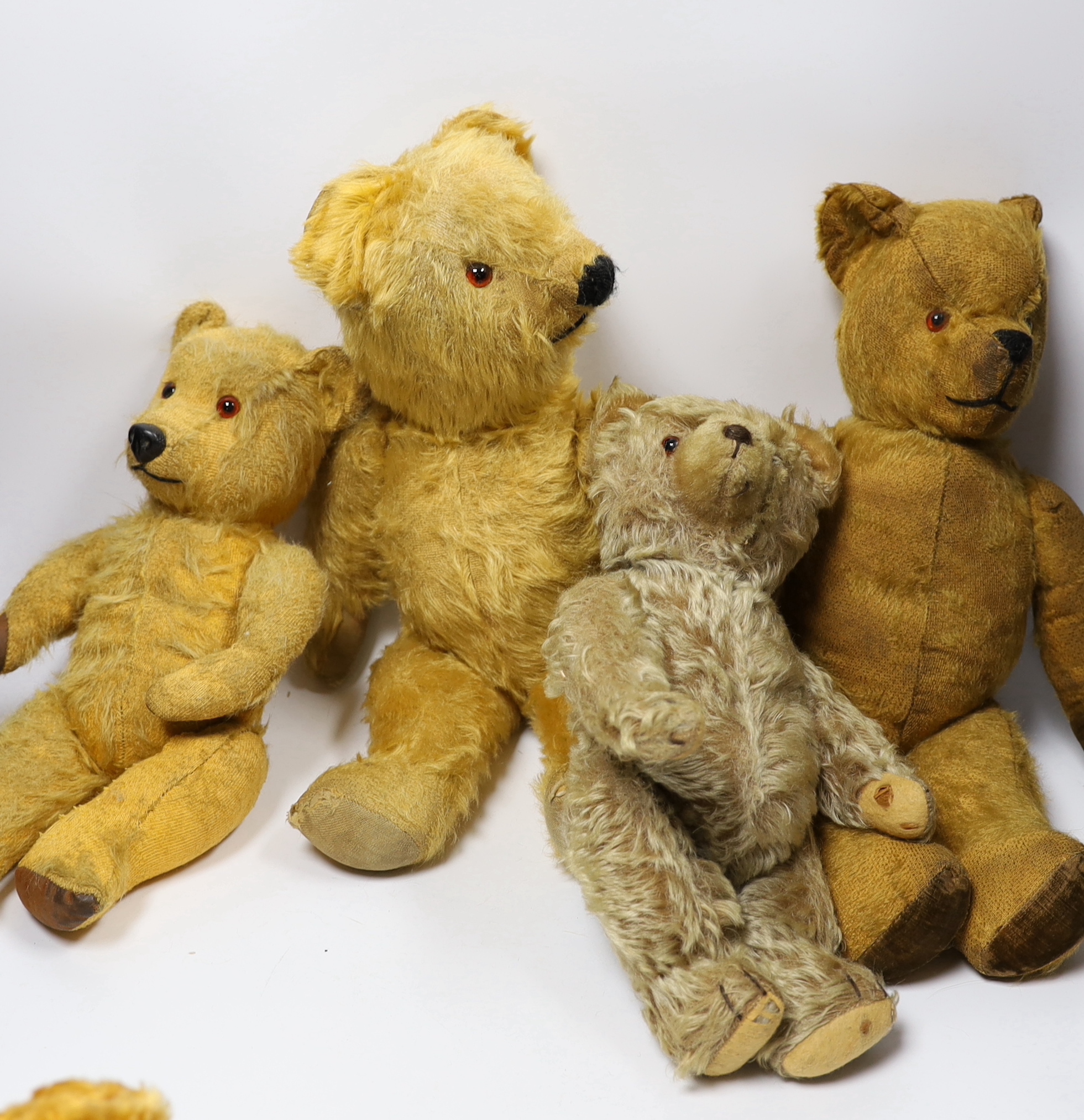 Six post-war bears, for restoration (6)